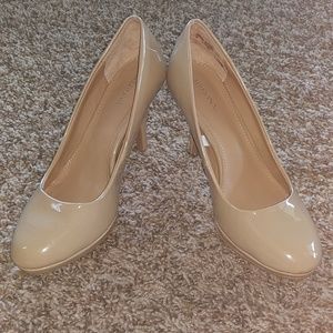 Nude Pumps